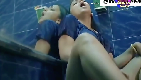Bhabhi Aunty Masturbates