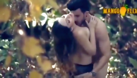 Jungle Me Mangal Sexy Bhabhi
