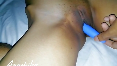Sri Lankan In Horny teen 18+ Orgasm නිදාගෙන හිටපු අල්ලපු ගෙදර නංගි