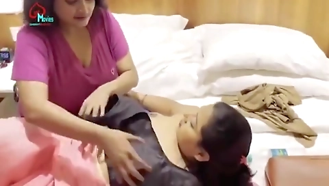 Indian Desi Bhabhi - Padosi Bhabhi Ke Pati Ke Jaate Hi Dono Bhabhi Ye Karti H