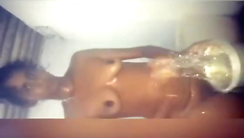 Tamil Lady Maya Bathing Video