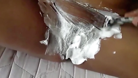 Sri Lankan - Sl Milf Nishawari Shaving Her Pussy:නිශාවරී පුසිගෙ මයිල් බානවා