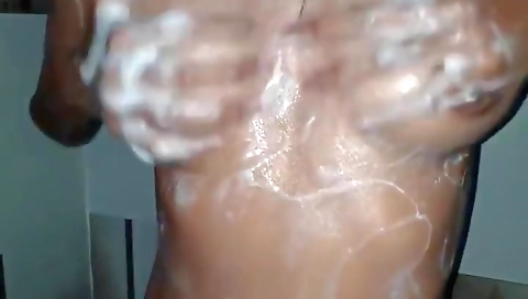 Skinny Girl Bathing And Showing Her Sexy Ass While Ribbing Clit නාන ගමන් ලීක් වෙලා - Sri Lankan