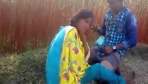 Indian Desi Louvers Outdoors Fucking In The Jangle