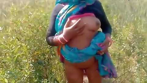 Desi Bhabhi - Desi Hot Bhabhi Ko Khet Me Pakad Kar Jabardasti Chudayi Ki