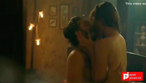 Desi Bhabhi Ro Rhi Hut Dete Hue Jabki Uska Pati Dekh