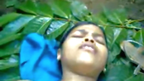 Desi Village Girl Fingering And Explore His Dress With His Boyfriend In Jan