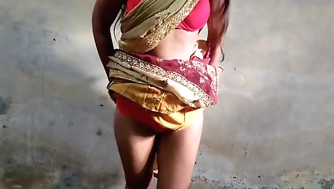 Desi Bhabhi - My Village Queen My Fucking In Fast Time Indian Girl Sex