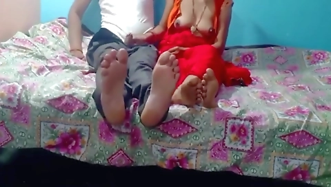 Desi Bhabhi - Ghar Me Jab Koi Nhi Tha Bhabhi Ne Devar Se Msti Me Chudavai
