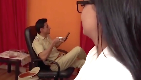 Indian Police Ne Desi Lady Ki Choot Me Apna Land Dalke Choda