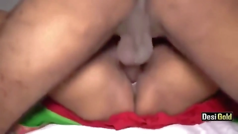 Chote Bhai Ne Aapni Ko Daru Pila Ke Choda - Desi Bhabhi And Desi Aunty