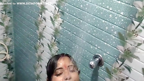 Desi Girl Monalisha Bathing Video