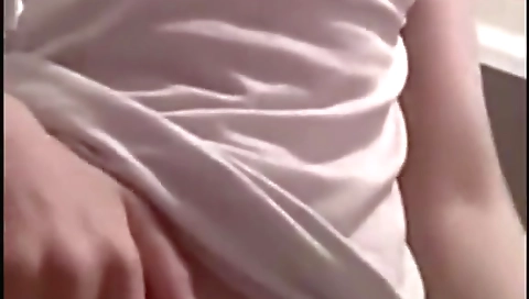 پریوده حشری شده برس رو میکنه تو کونش بعدش خود ارضایی میکنه-she Is Horny Does Handjob-anal With Brush