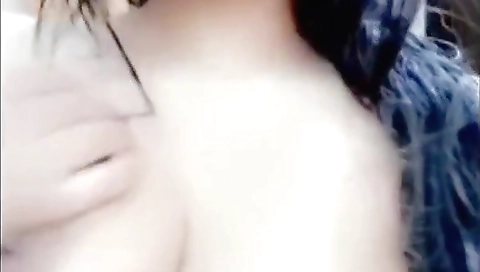 Super Cute Sexy Girl Display Her Nude Pussy On Cam