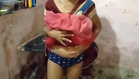 Indian Bhabhi And Hot Indian - Hot Bhabhi Se Kapde Utarbaye Or Bola Ki Mujhe Sex Karna He