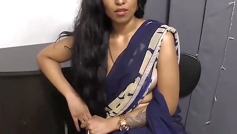 Office Bali Madem Ne Jabardasti Apna Moot Pila Diya Hindi Me