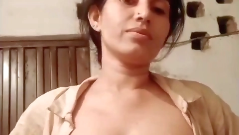 Paki Bhabhi Showing Boobs New Clip