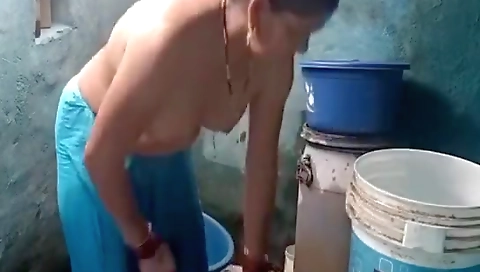 Mature Topless Village Aunty Bathing Caught On Cam