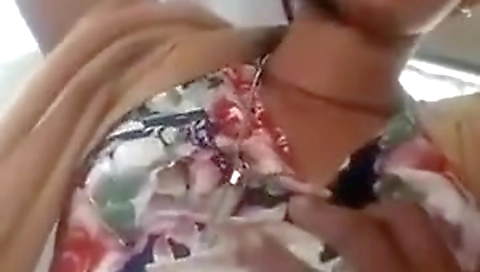 Exclusive Cute Indians Boobs Sucking In Car