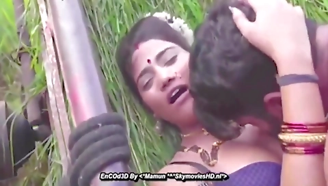 Horny Sexy Bhabhi Has Risky Outdoor Sex