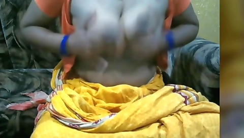 Bhabi Opening Blouse Hooc And Tease