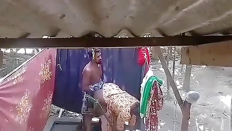 Desi Aunty And Desi Bhabhi In Bangladeshi Bhabhi Fucking By Debat