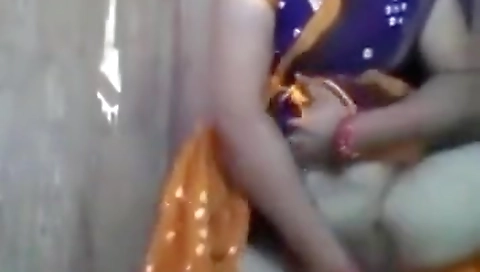Desi Sexy Aunty Fingering Handjob Saree