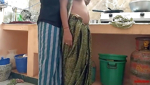 Desi Hot Padosan Ke Kichan Me Jake Usko Jabardast Thoka With Hot Indian
