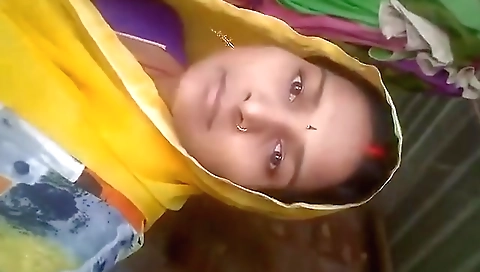 Horny Bihari Bhabhi Exposing Her Private Body Parts