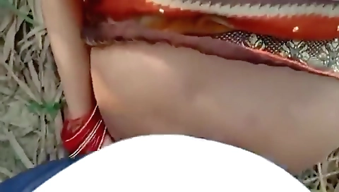Indian Wife Has Hard Sex In The Field