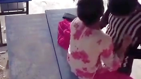 Desi College Girl Sex With Her Boyfriend On Bench