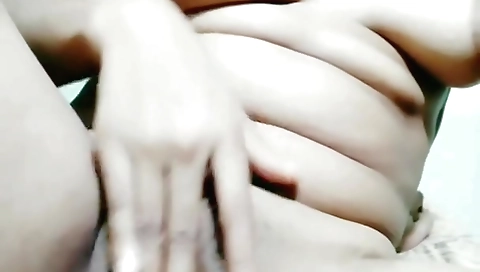 පයියක් නැති පාලුවට මගෙ කිම්බට පොඩ් සැපක් දුන්නා.kaushi Solo Masturbate