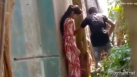Fucking Desi Couple In Backyard