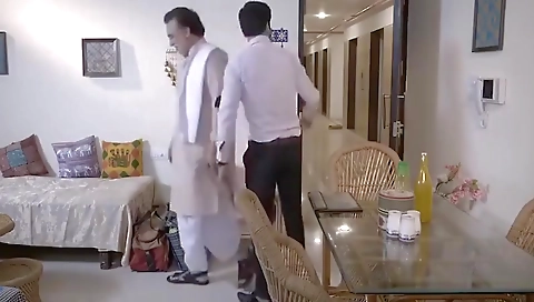 Husband Ke Sone Ke Bad Sexy Bahu Ne Sasur Se Romance Kiya