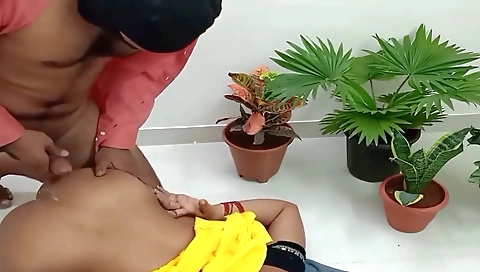 Becahri Bhabhi Flowers Bechne Ai Thi Ne Zabardasti Ki