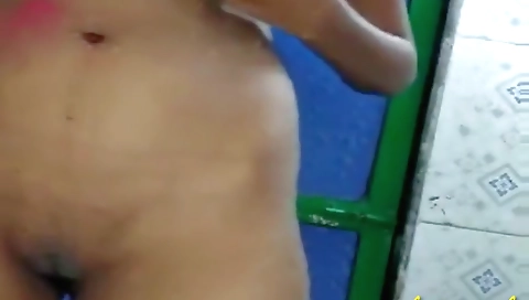 Indian Girlfriend Gets Nude For Bf
