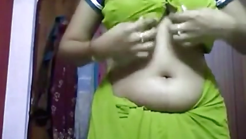Indian Muslim Housewife Exposed Herself On Demand