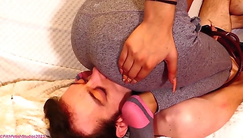 Face Sitting XXX Videos (37)